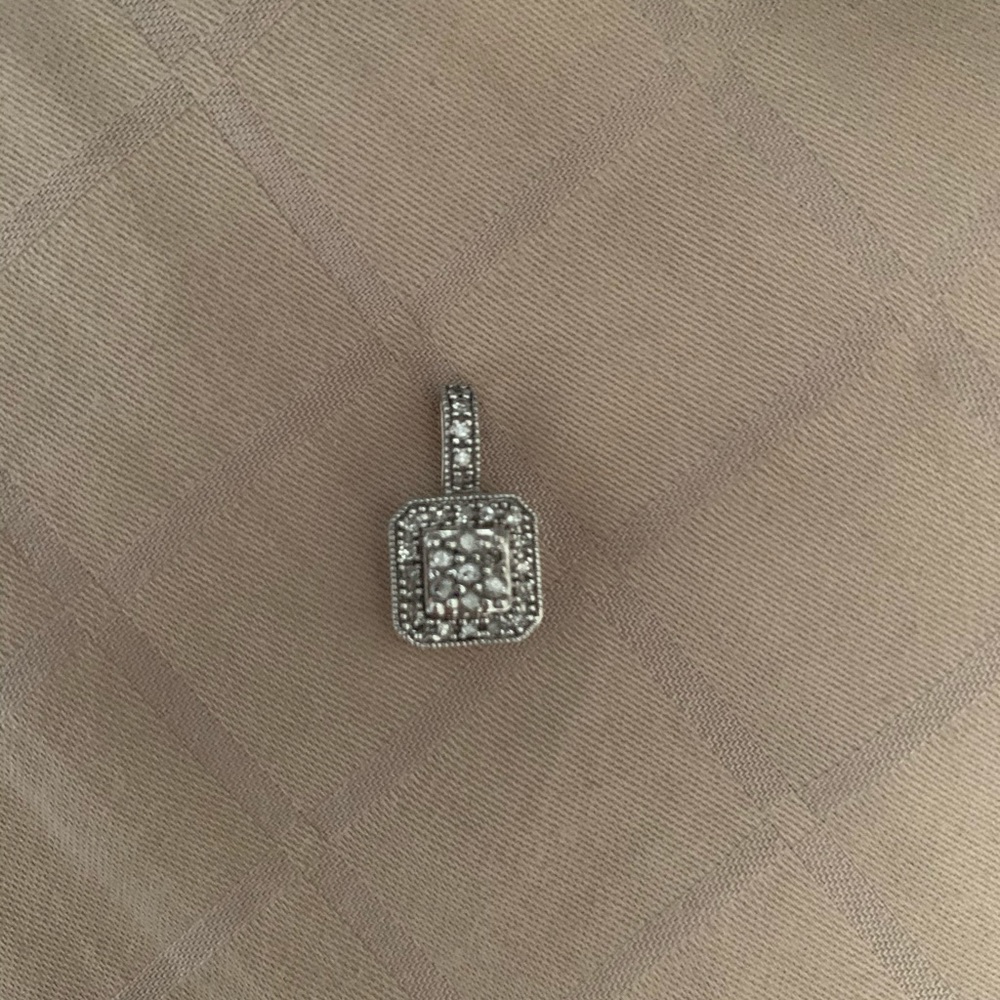 ❤️🧸10K WHITEGOLD DIAMOND 💎 PENDANT